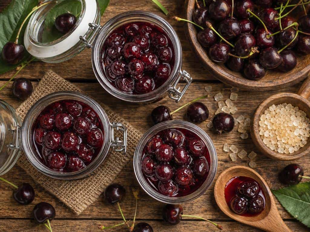 Comment sont faites les cerises amarena ? Qu'est-ce que la cerise amarena ? Que faire avec un bocal de cerises amarena